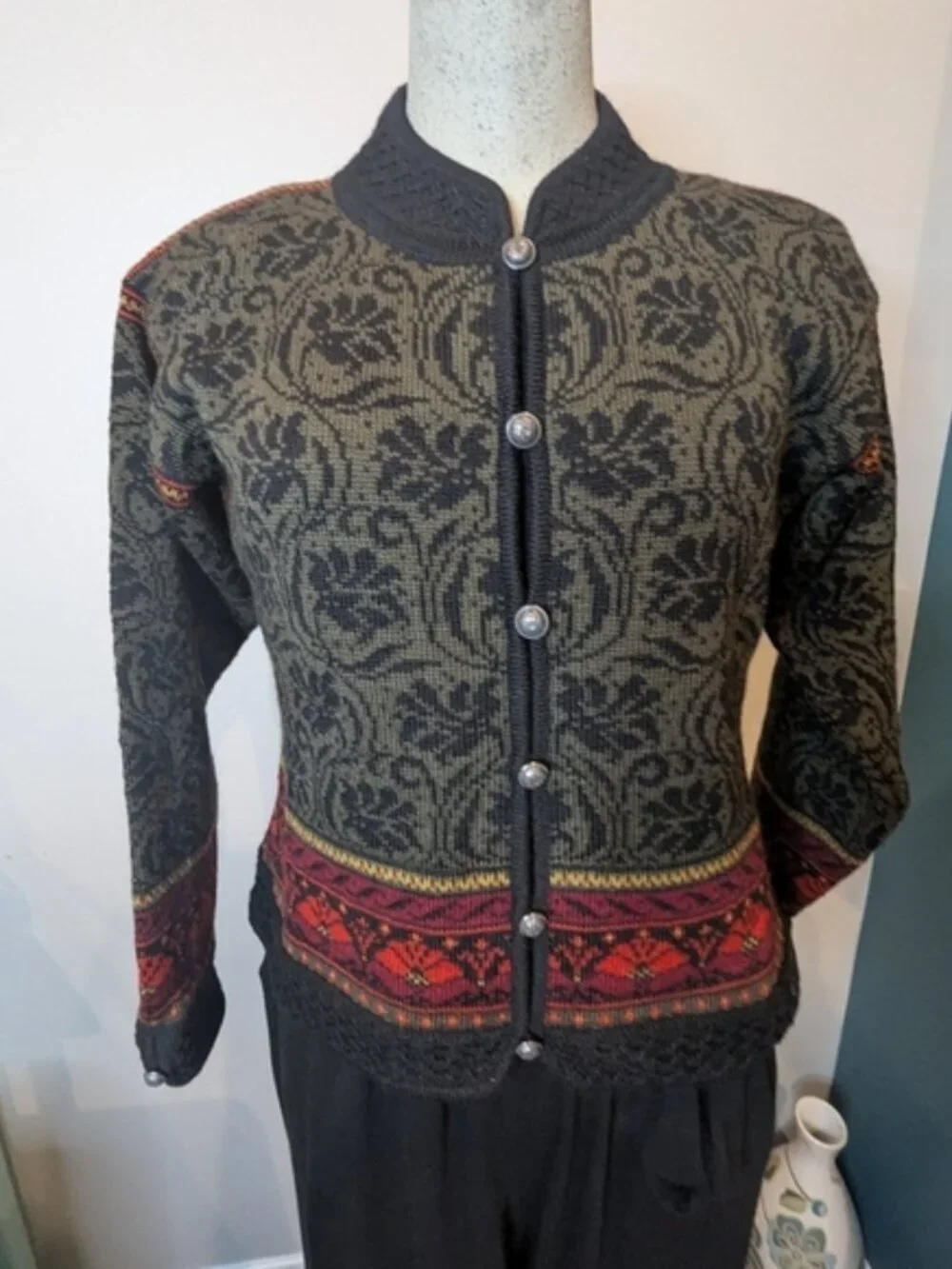 Vintage Dale of Norway black & green Wool cardigan sweater Women's Size Med